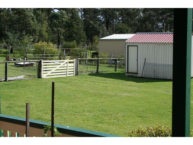 6 Walter Parade, Black Hill NSW 2322