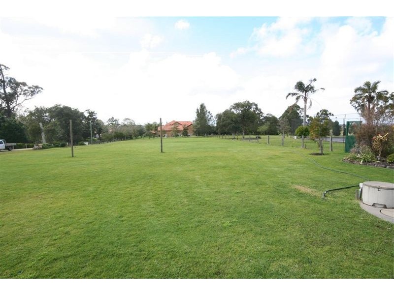 6 Walter Parade, Black Hill NSW 2322