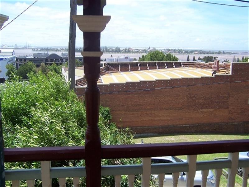 2/4 The Boltons, Newcastle NSW 2300