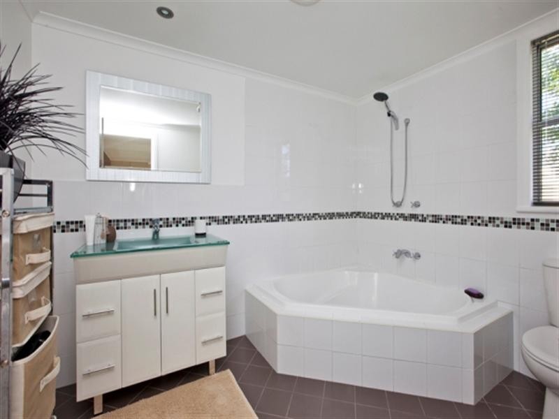 27 Barton Street, Mayfield NSW 2304