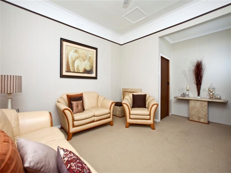 27 Barton Street, Mayfield NSW 2304