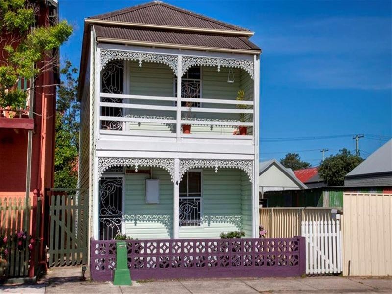 4 Garrett Street, Carrington NSW 2294