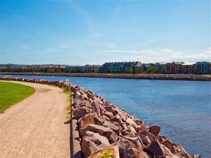 4 Garrett Street, Carrington NSW 2294