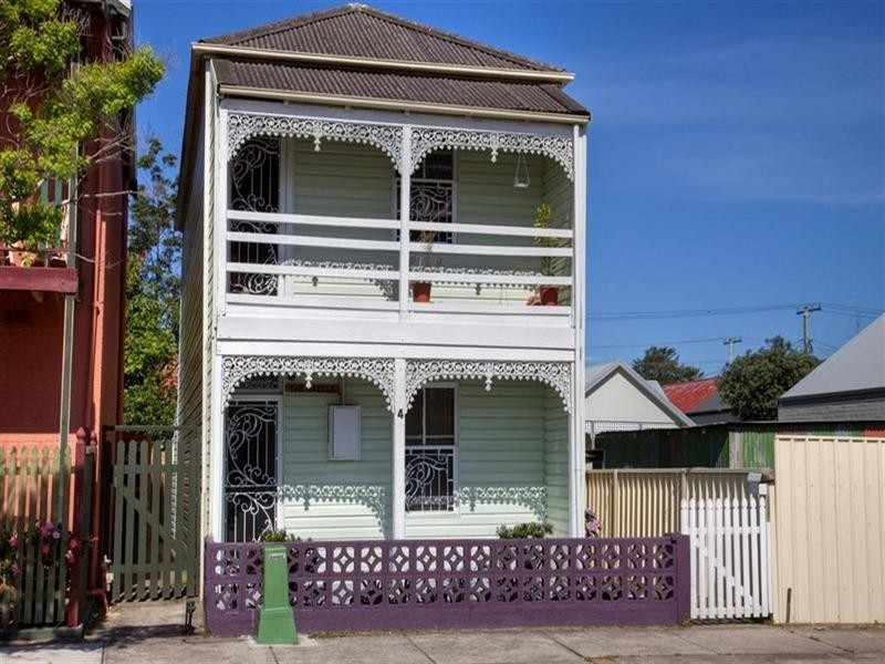 4 Garrett Street, Carrington NSW 2294