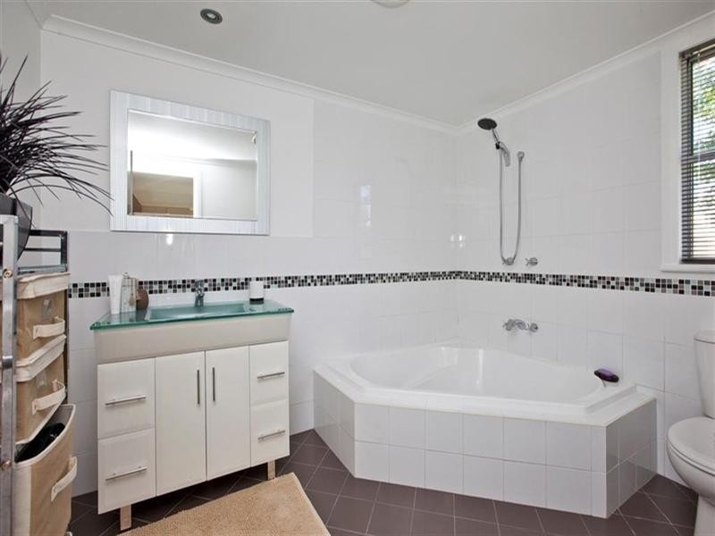 27 Barton Street, Mayfield NSW 2304