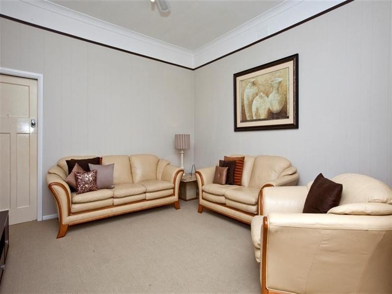 27 Barton Street, Mayfield NSW 2304