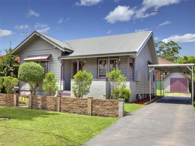 4 Mena Street, Mayfield NSW 2304