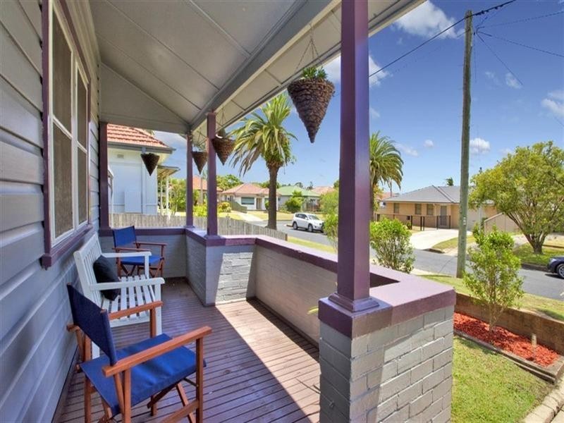 4 Mena Street, Mayfield NSW 2304