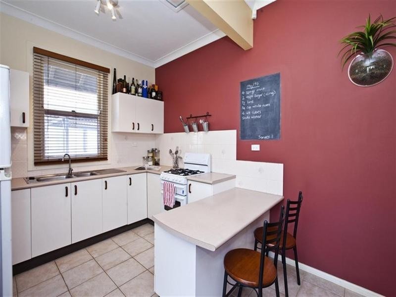 4 Mena Street, Mayfield NSW 2304