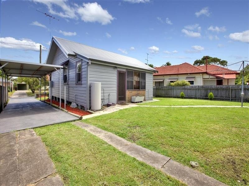 4 Mena Street, Mayfield NSW 2304