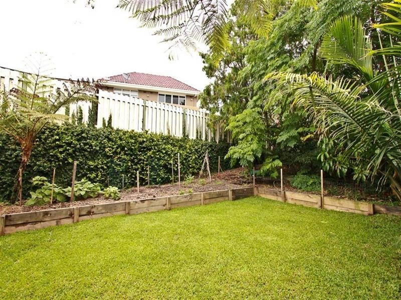 2 Albury, Dudley NSW 2290
