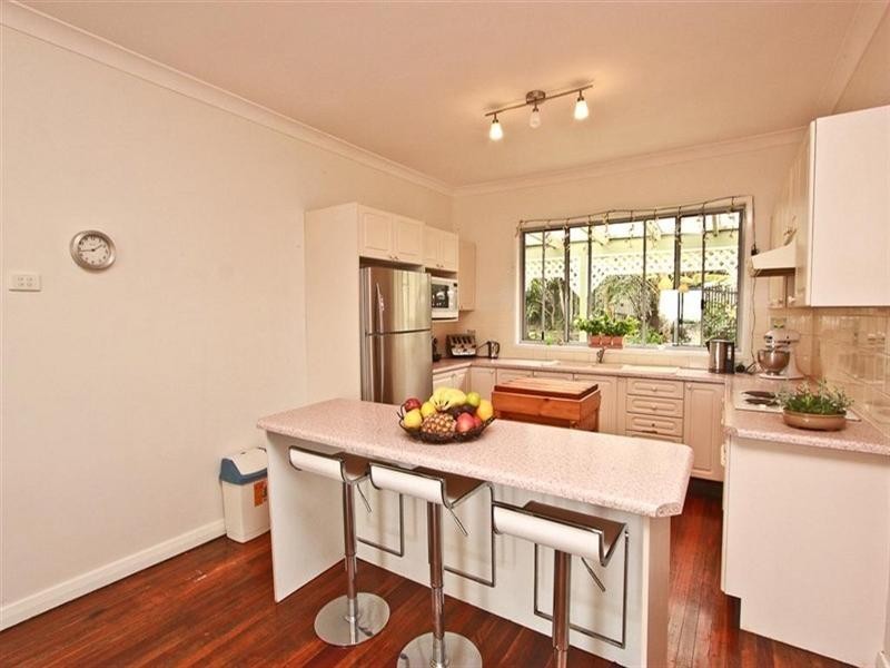 2 Albury, Dudley NSW 2290