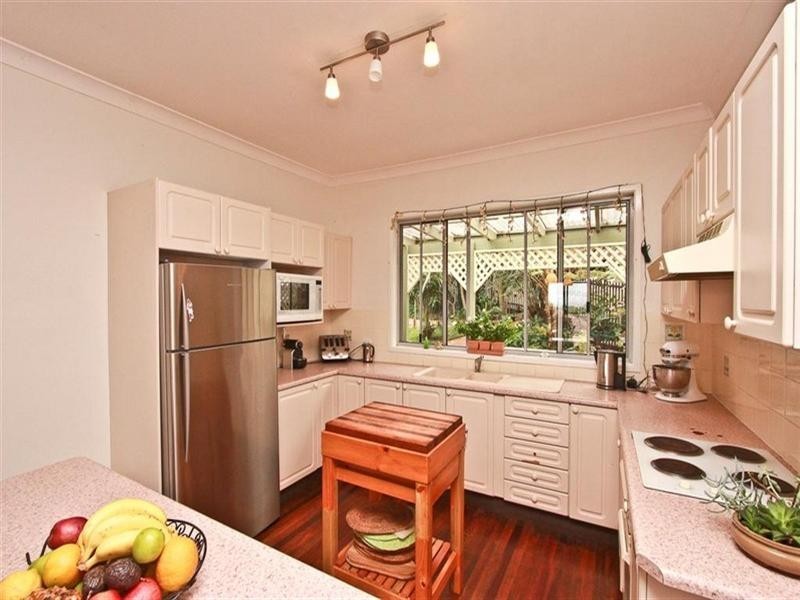 2 Albury, Dudley NSW 2290