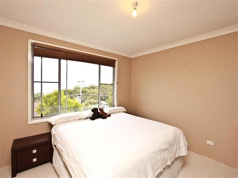 2 Albury, Dudley NSW 2290