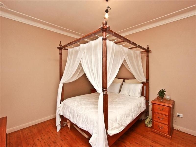 2 Albury, Dudley NSW 2290