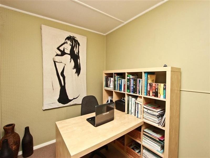 2 Albury, Dudley NSW 2290