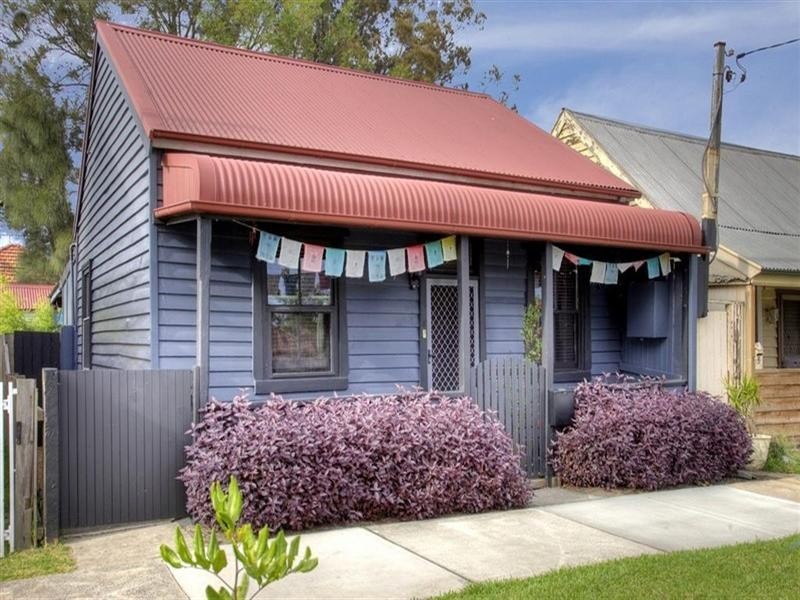 14 Robertson Street, Carrington NSW 2294