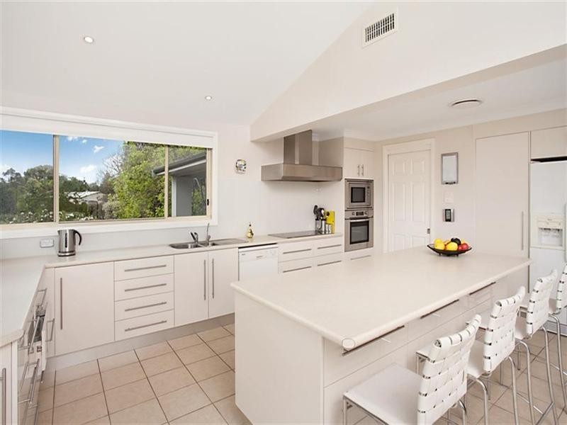 2 Brompton Close, Bolwarra Heights NSW 2320