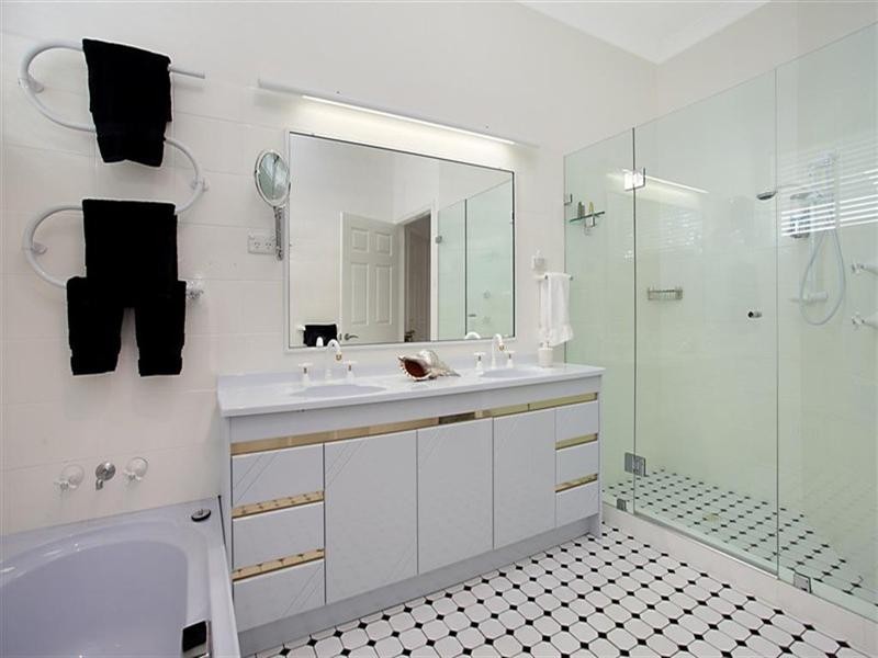 2 Brompton Close, Bolwarra Heights NSW 2320