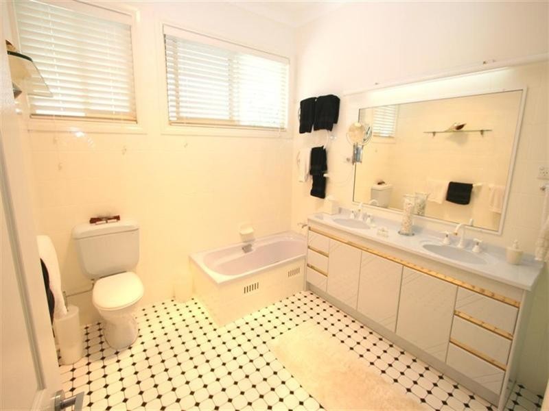 2 Brompton Close, Bolwarra Heights NSW 2320