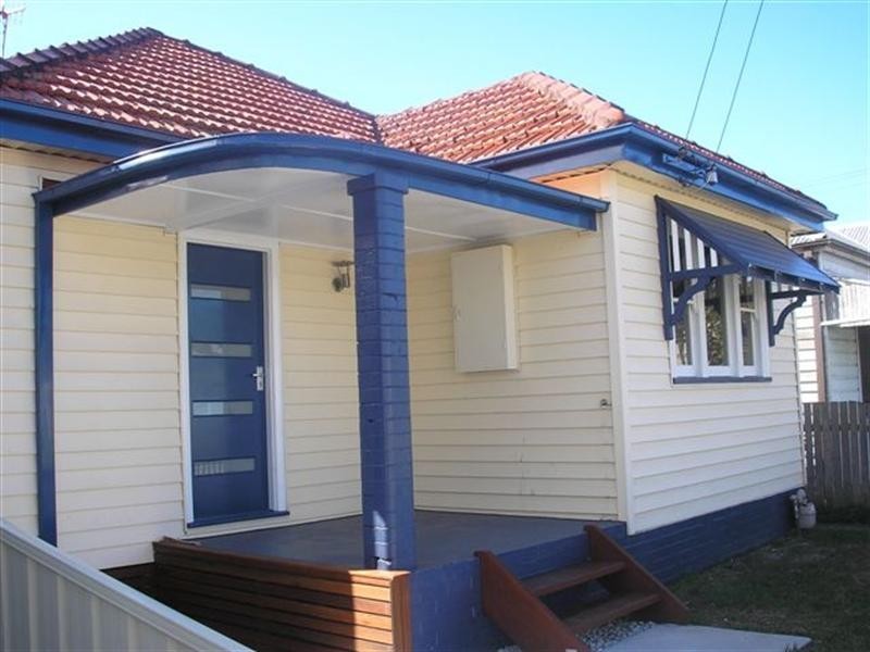 4 Gulliver Street, Hamilton NSW 2303