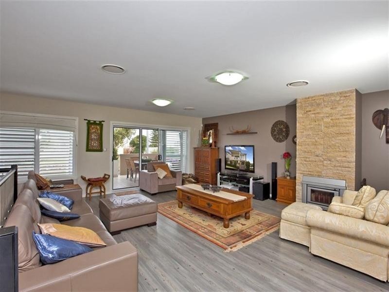 27 Brown Street, Redhead NSW 2290