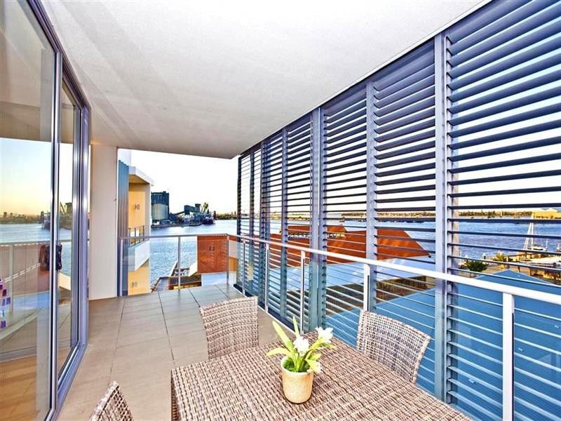 401/15 Honeysuckle Drive, Newcastle NSW 2300
