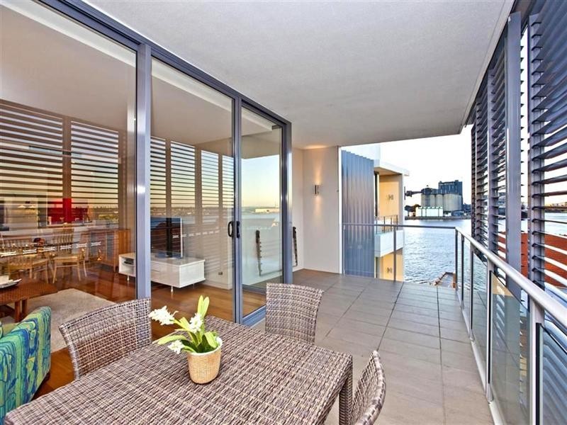 401/15 Honeysuckle Drive, Newcastle NSW 2300
