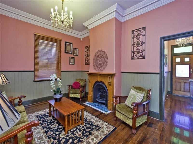 118 Broadmeadow Road, Broadmeadow NSW 2292