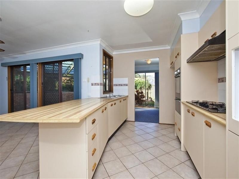 14 Woodside Drive, Eleebana NSW 2282