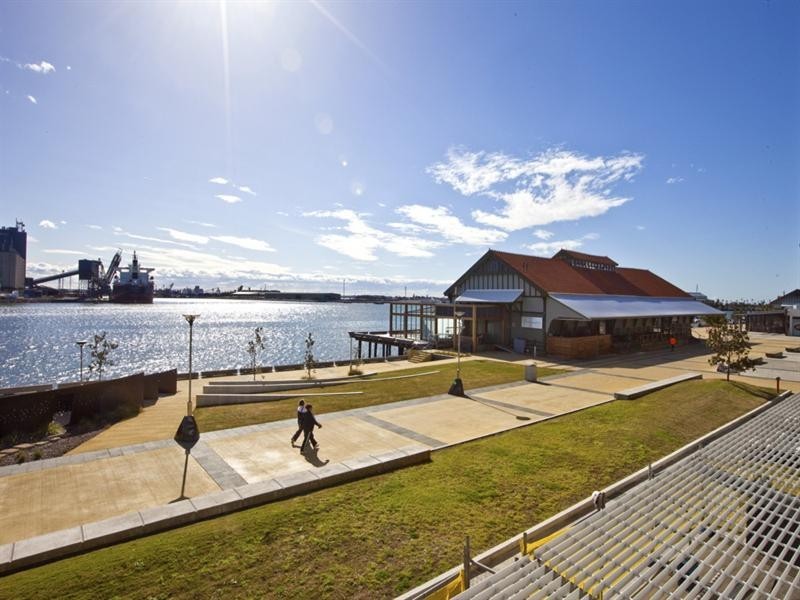 102/17 Honeysuckle Drive, Newcastle NSW 2300