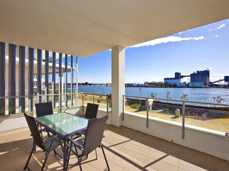 102/17 Honeysuckle Drive, Newcastle NSW 2300