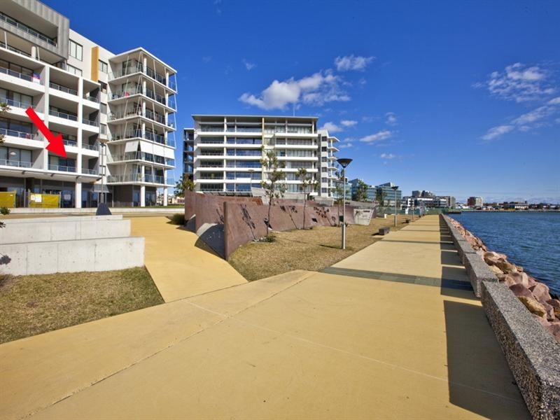 102/17 Honeysuckle Drive, Newcastle NSW 2300