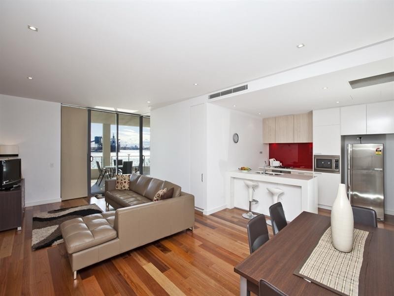 102/17 Honeysuckle Drive, Newcastle NSW 2300