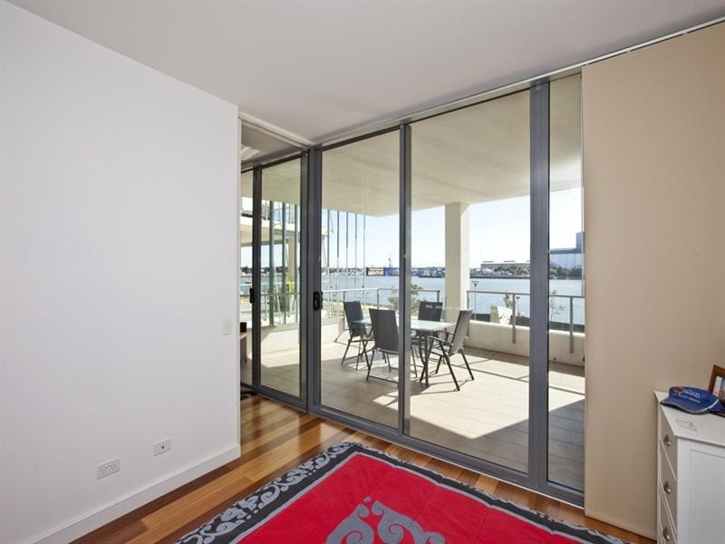 102/17 Honeysuckle Drive, Newcastle NSW 2300