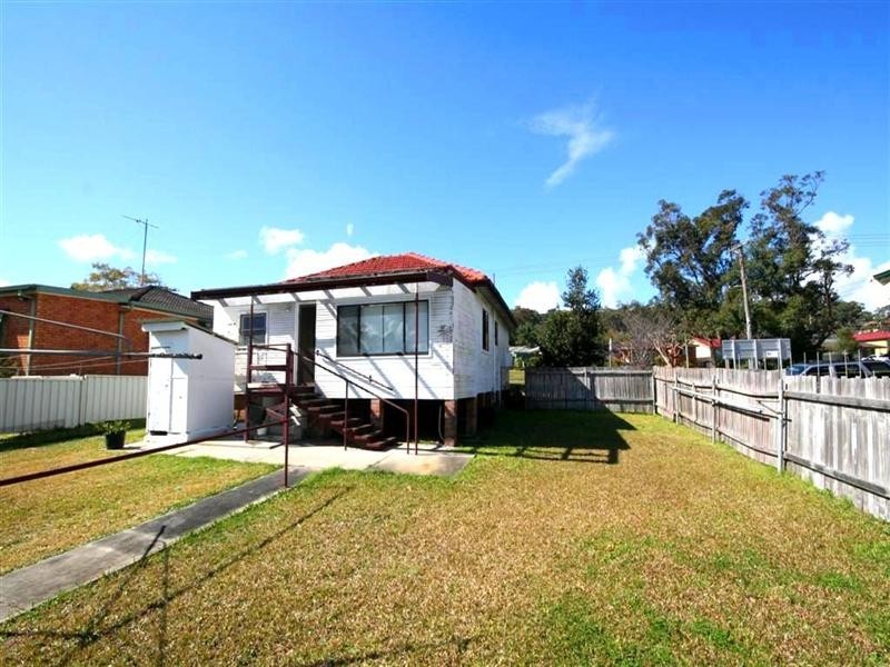 69 Yorston Street, Warners Bay NSW 2282