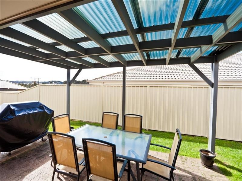 15 Lakeaire Circuit, Cameron Park NSW 2285