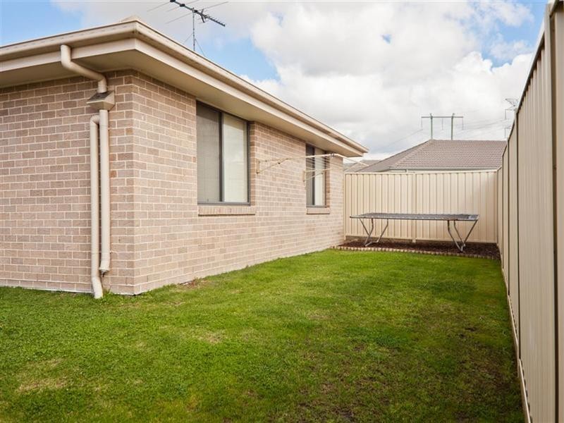 15 Lakeaire Circuit, Cameron Park NSW 2285