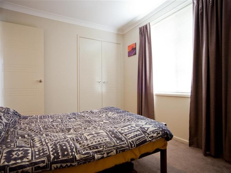 15 Lakeaire Circuit, Cameron Park NSW 2285