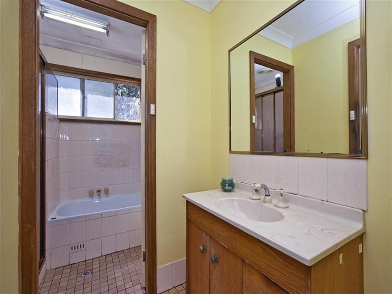 60 Scenic Drive, Caves Beach NSW 2281