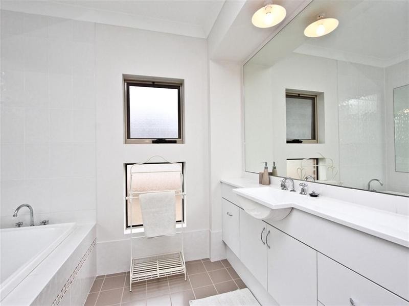 69 Araminta Chase, Cameron Park NSW 2285