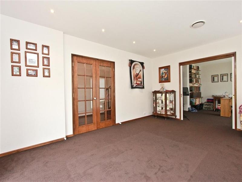 69 Araminta Chase, Cameron Park NSW 2285