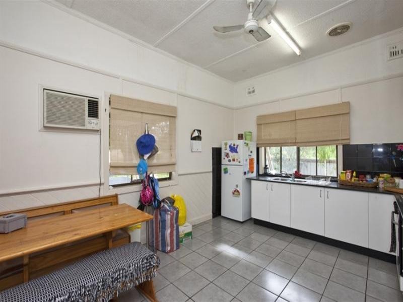 1 Hutchinson Street, Redhead NSW 2290