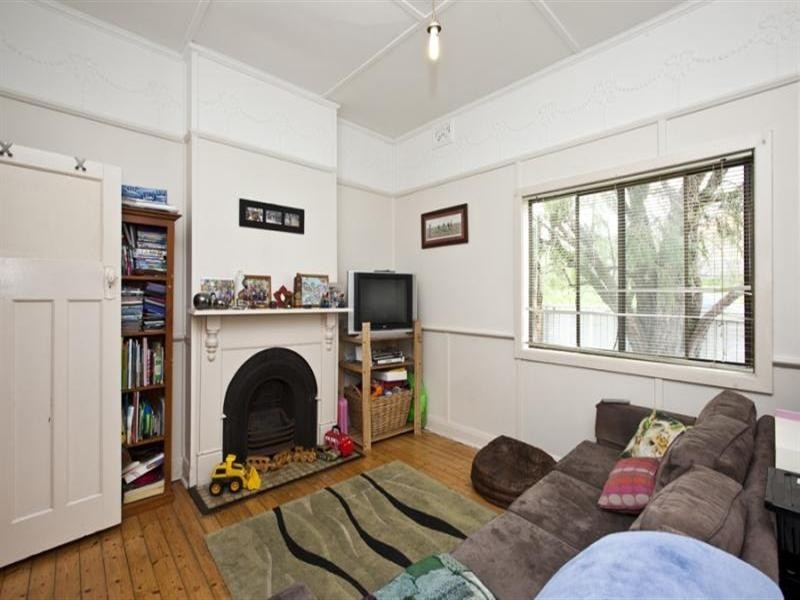 1 Hutchinson Street, Redhead NSW 2290