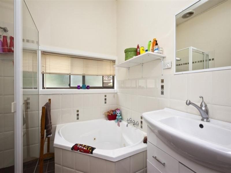 1 Hutchinson Street, Redhead NSW 2290