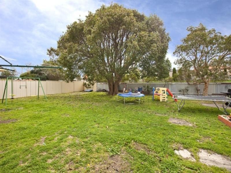 1 Hutchinson Street, Redhead NSW 2290