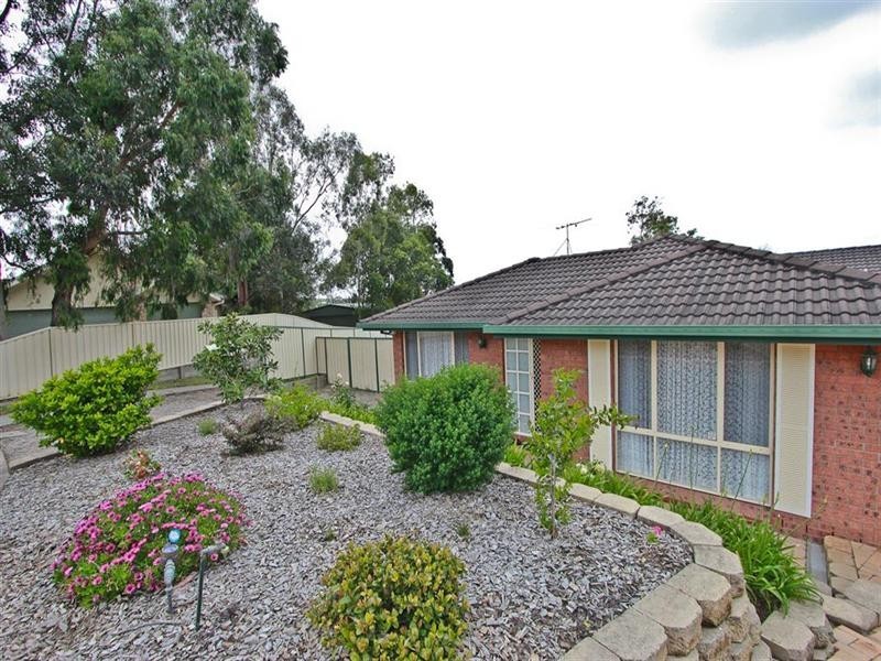 18 Finch Close, Cameron Park NSW 2285