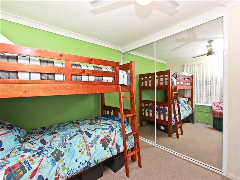 18 Finch Close, Cameron Park NSW 2285