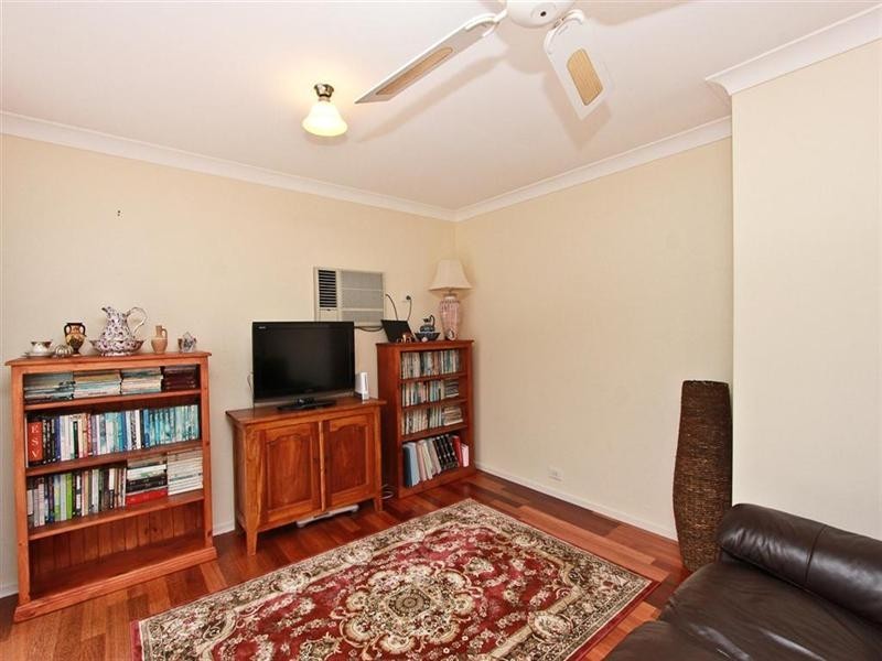 18 Finch Close, Cameron Park NSW 2285