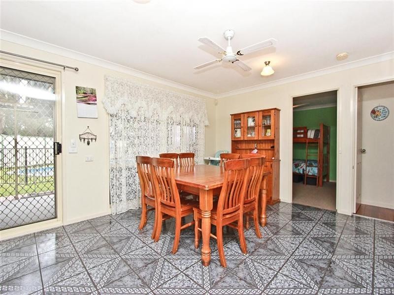 18 Finch Close, Cameron Park NSW 2285